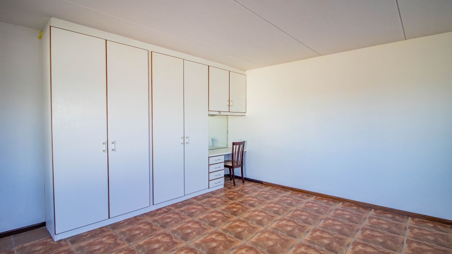 4 Bedroom Property for Sale in Pearl Bay Western Cape